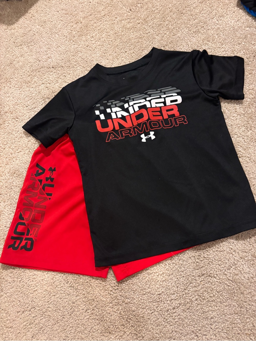 Under Armour Black & Red Short Sleeve Set